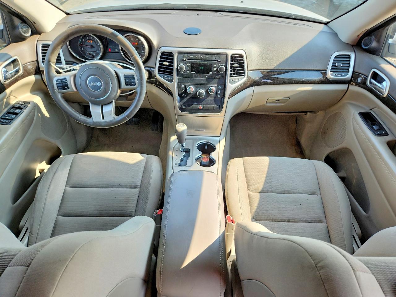 2012 Jeep Grand Cherokee Laredo Silver vin: 1C4RJEAGXCC167434