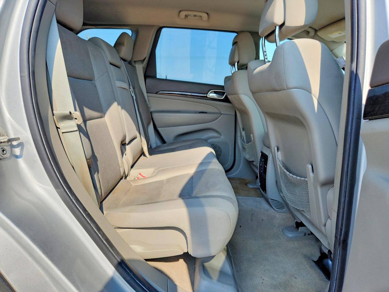 2012 Jeep Grand Cherokee Laredo Silver vin: 1C4RJEAGXCC167434
