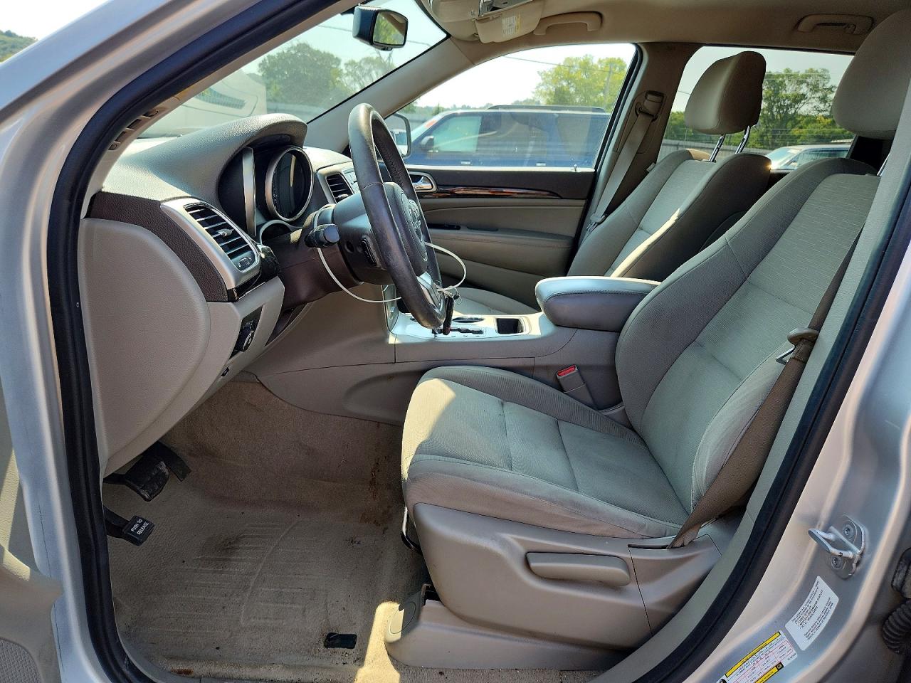 2012 Jeep Grand Cherokee Laredo Silver vin: 1C4RJEAGXCC167434