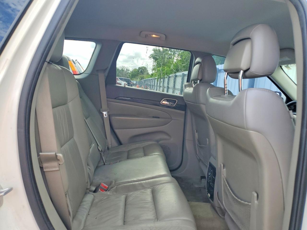 2012 Jeep Grand Cherokee Laredo White vin: 1C4RJEAGXCC201792