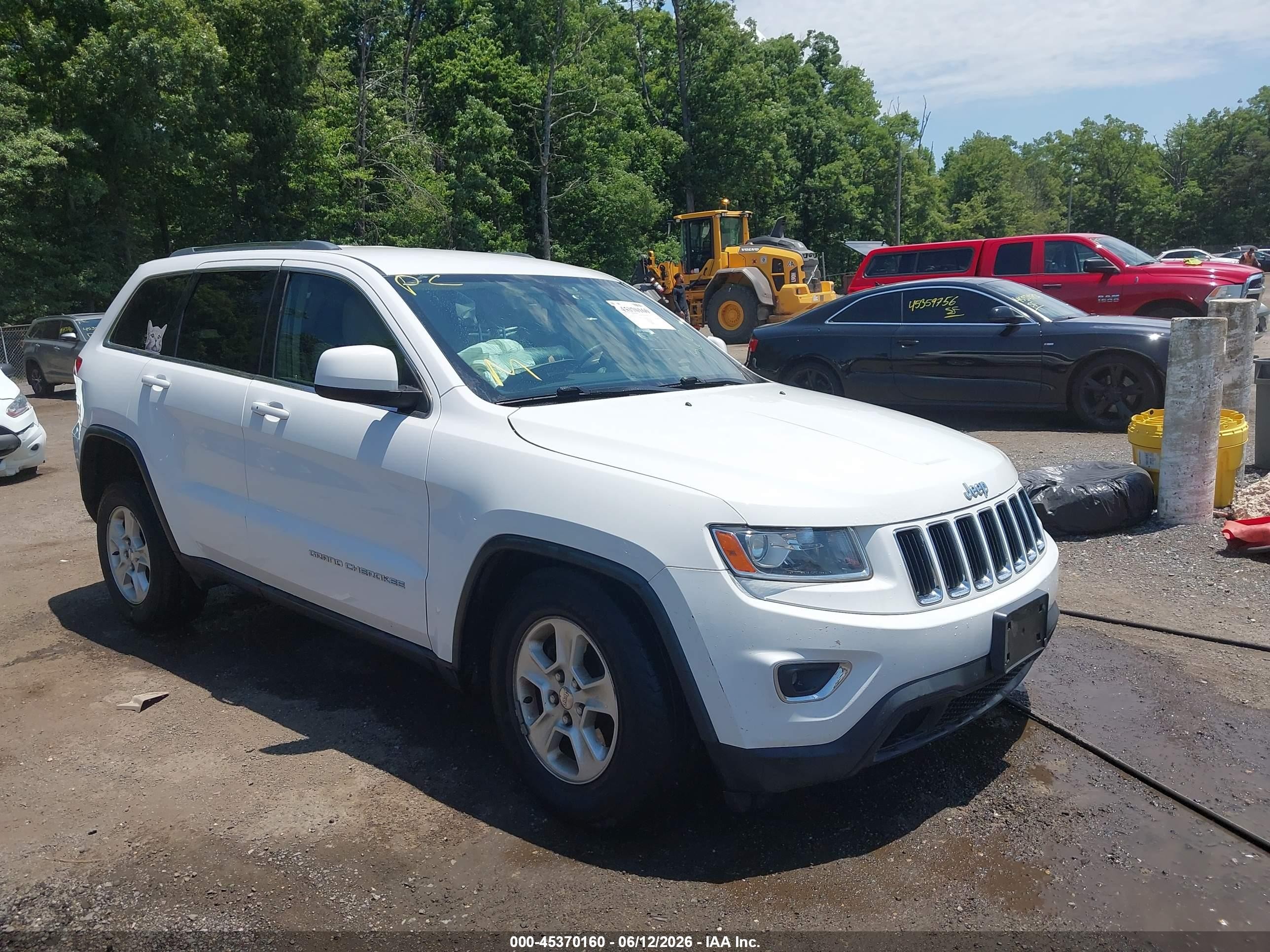2014 Jeep Grand Cherokee Laredo White vin: 1C4RJEAGXEC198461