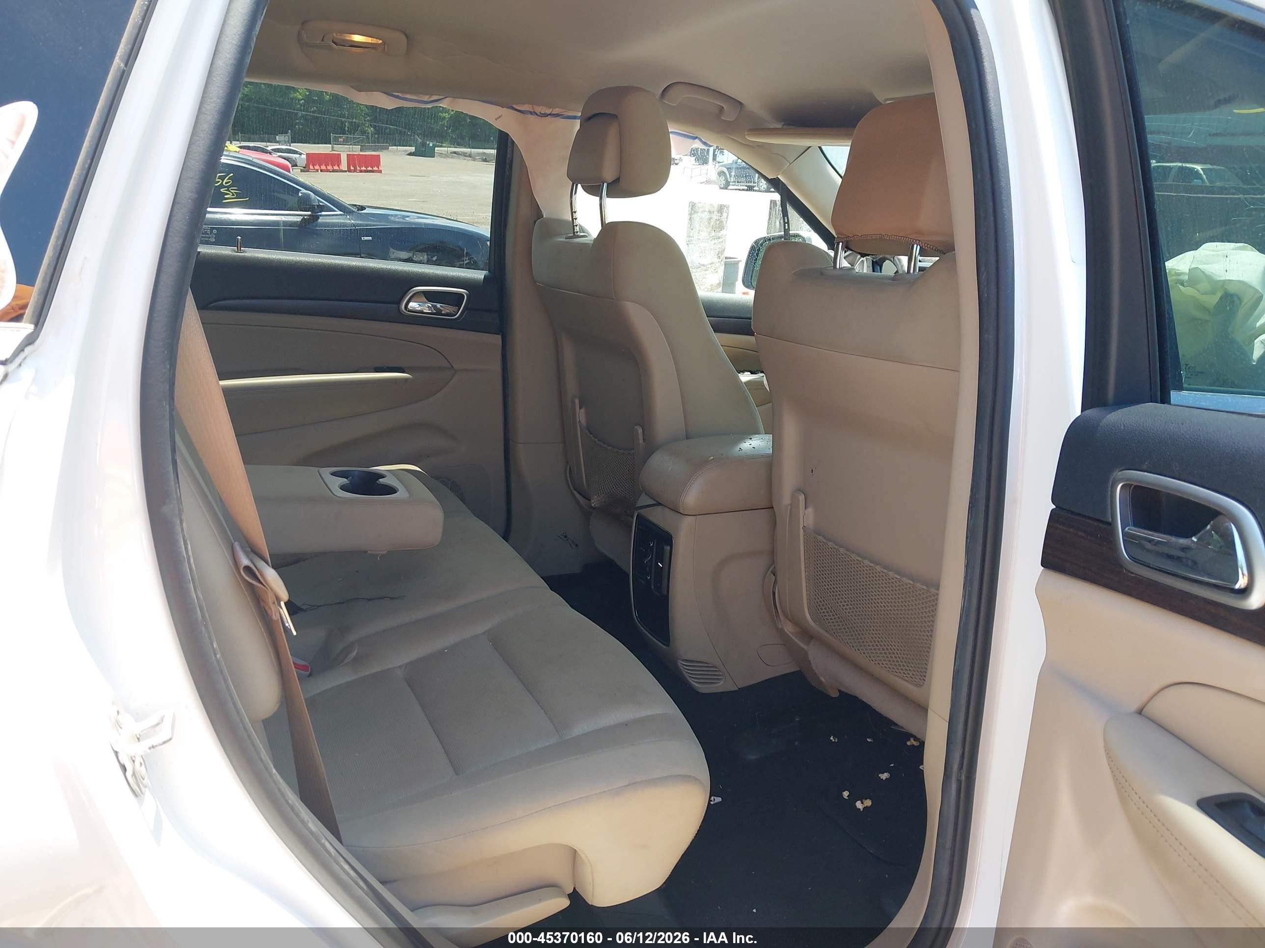 2014 Jeep Grand Cherokee Laredo White vin: 1C4RJEAGXEC198461
