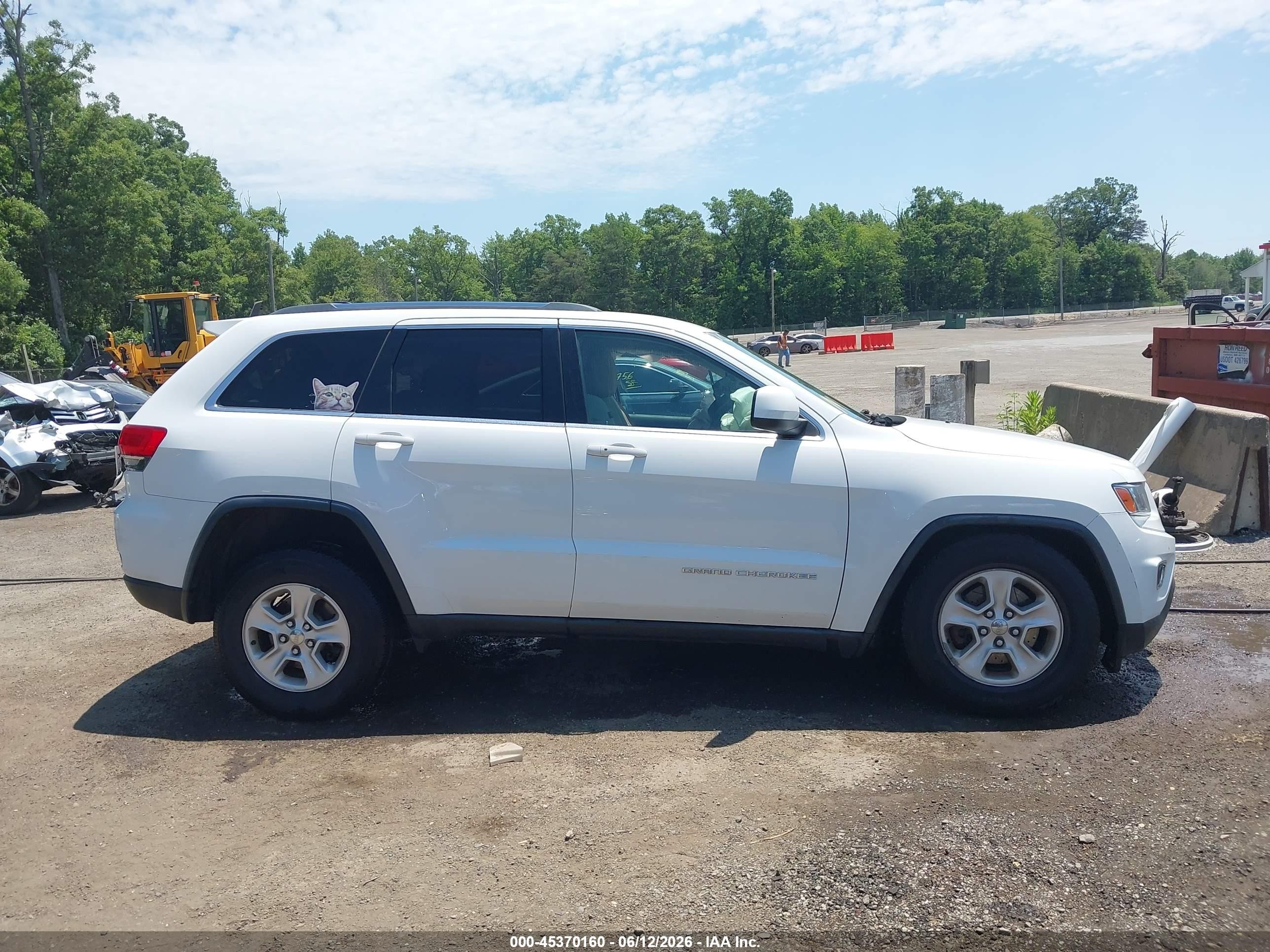 2014 Jeep Grand Cherokee Laredo White vin: 1C4RJEAGXEC198461
