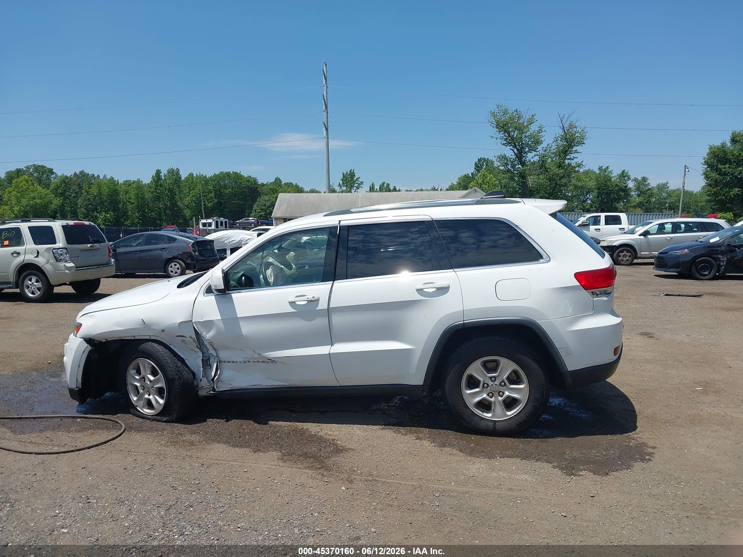 2014 Jeep Grand Cherokee Laredo White vin: 1C4RJEAGXEC198461