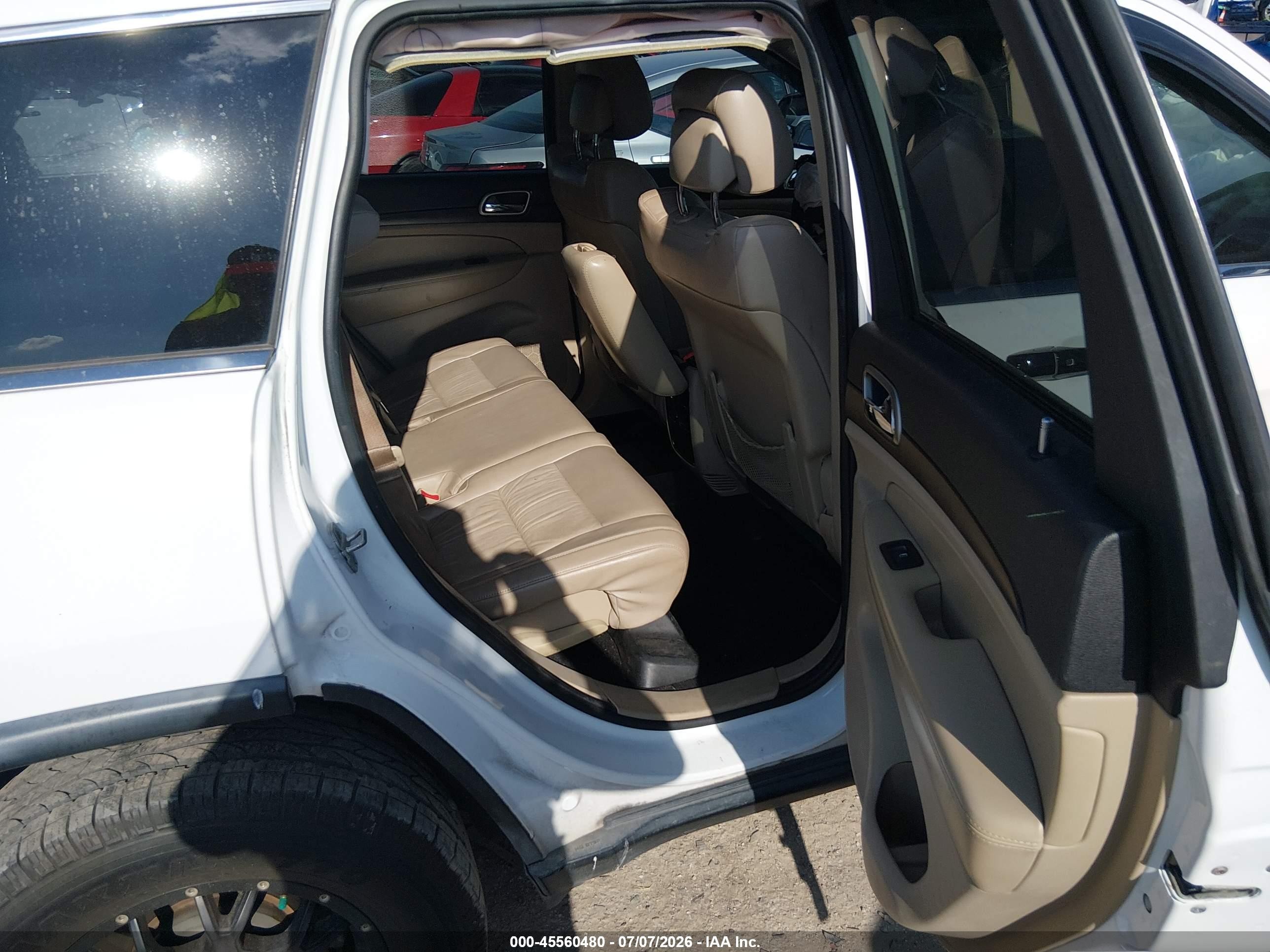 2014 Jeep Grand Cherokee Laredo White vin: 1C4RJEAGXEC282246