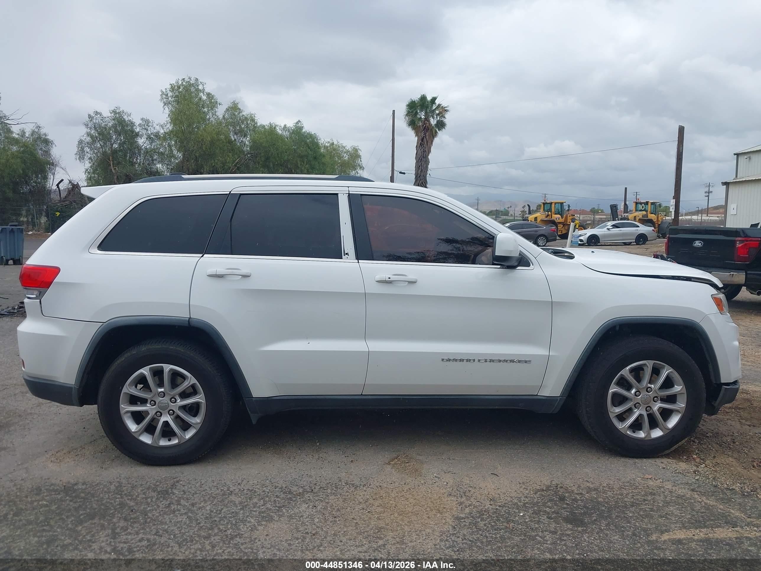 2014 Jeep Grand Cherokee Laredo White vin: 1C4RJEAGXEC472984