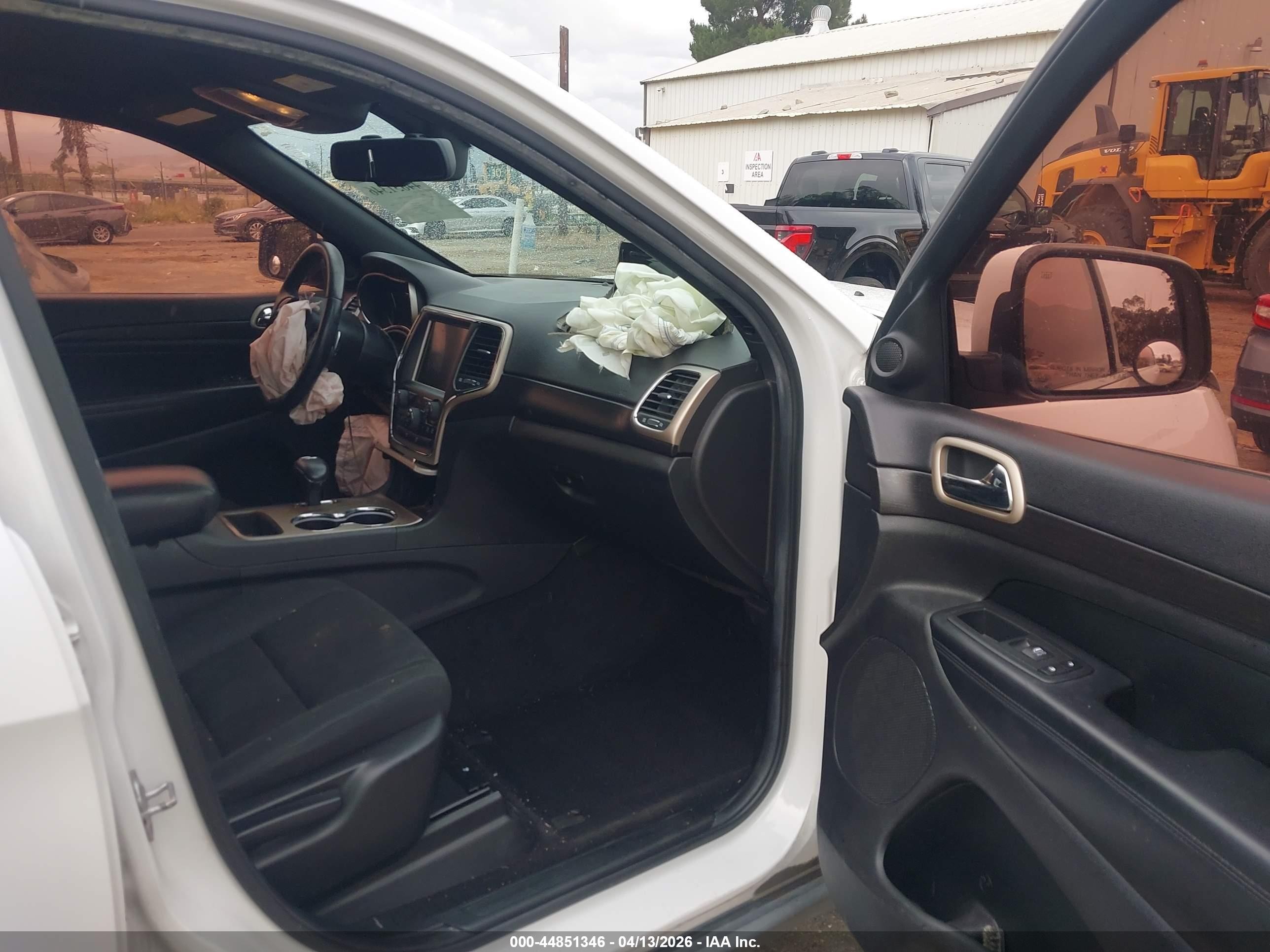 2014 Jeep Grand Cherokee Laredo White vin: 1C4RJEAGXEC472984