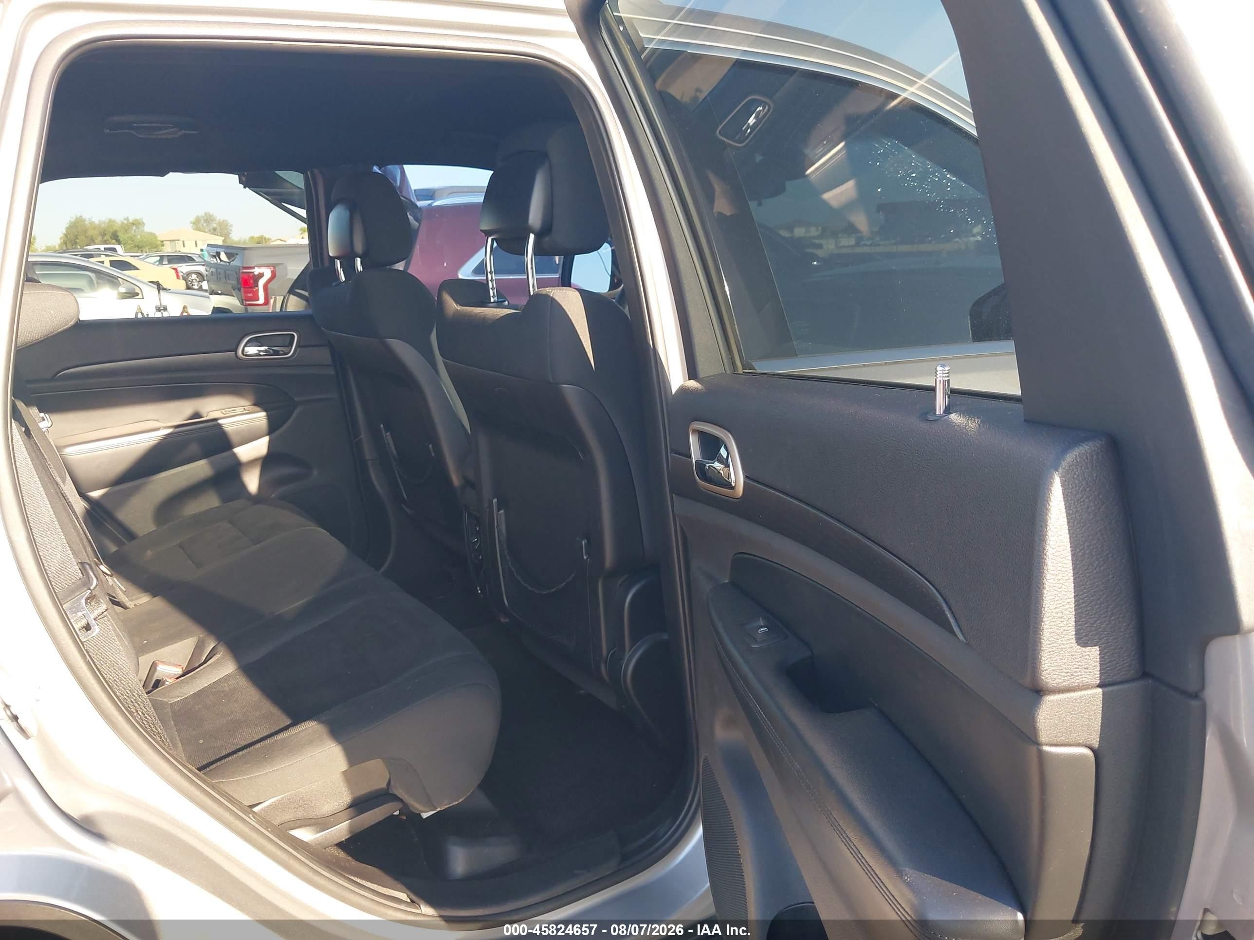 2015 Jeep Grand Cherokee Laredo Gray vin: 1C4RJEAGXFC131506