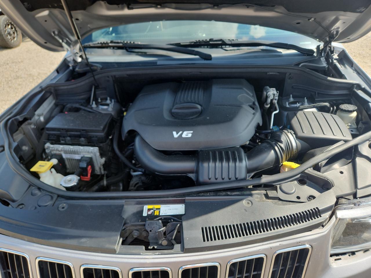 2015 Jeep Grand Cherokee Laredo Серебряный vin: 1C4RJEAGXFC713668