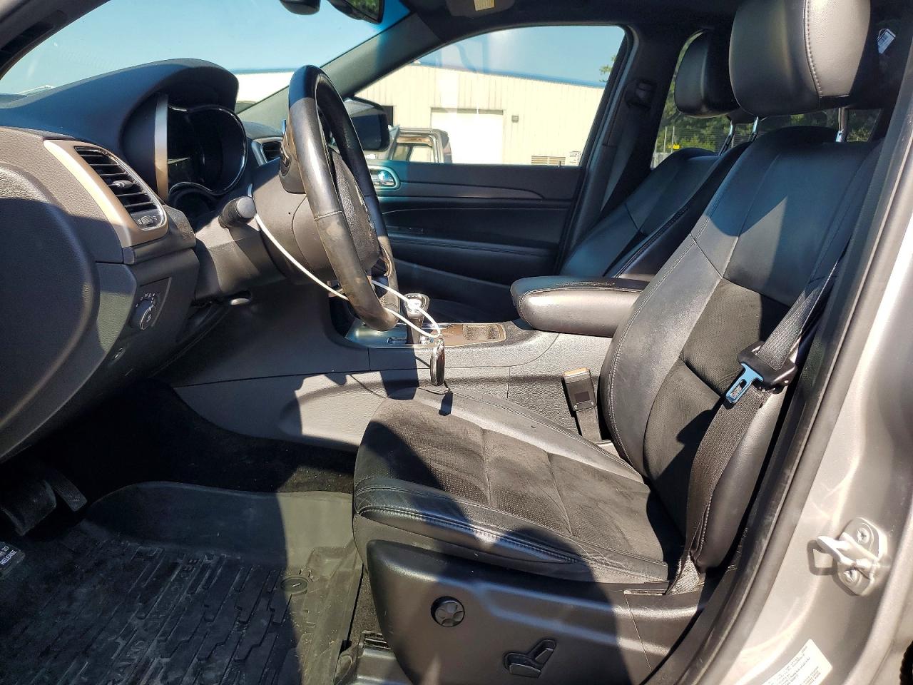 2015 Jeep Grand Cherokee Laredo Silver vin: 1C4RJEAGXFC749442