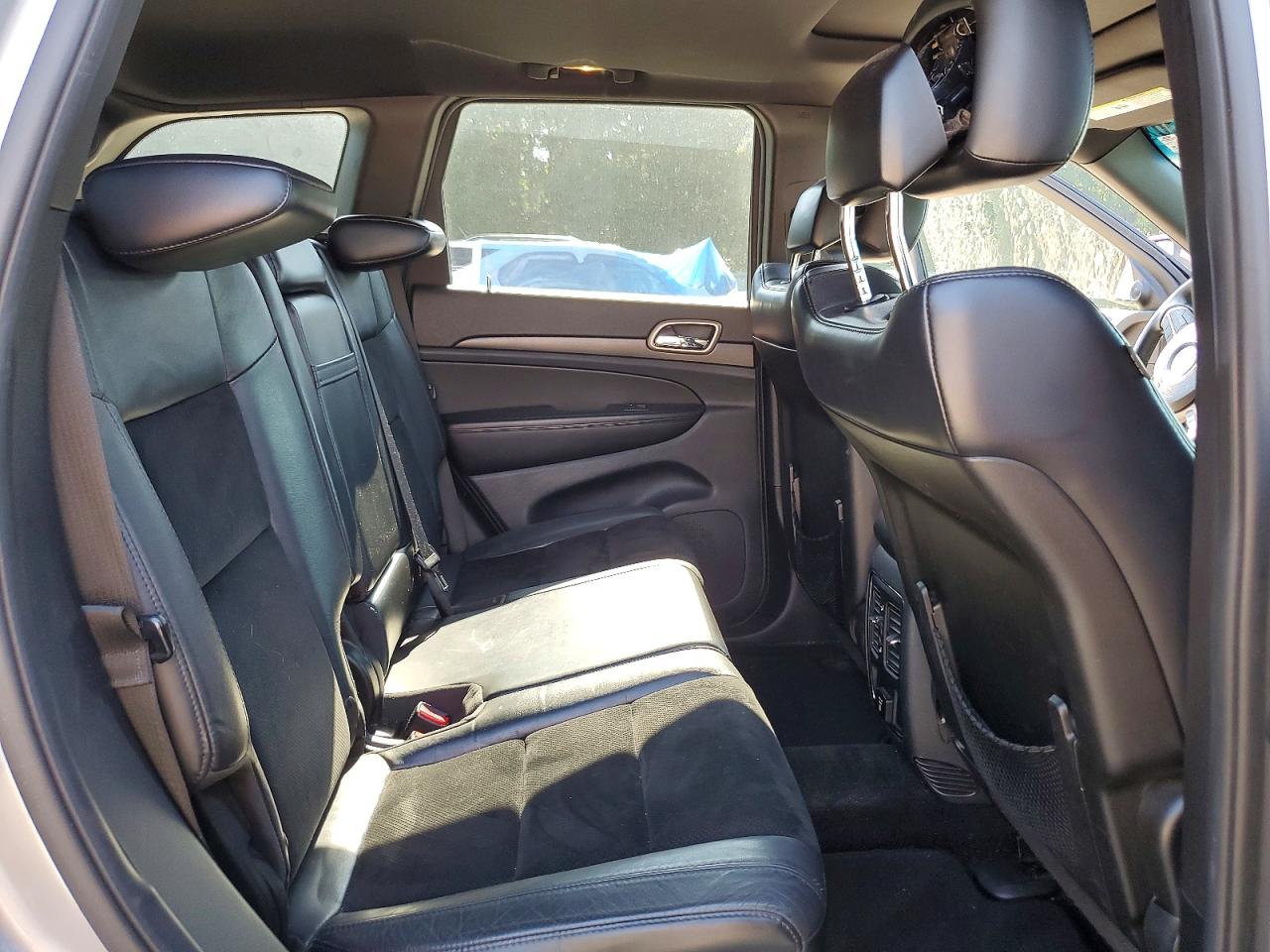 2015 Jeep Grand Cherokee Laredo Silver vin: 1C4RJEAGXFC749442
