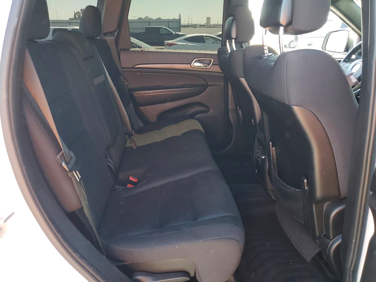 2015 Jeep Grand Cherokee Laredo Белый vin: 1C4RJEAGXFC822809
