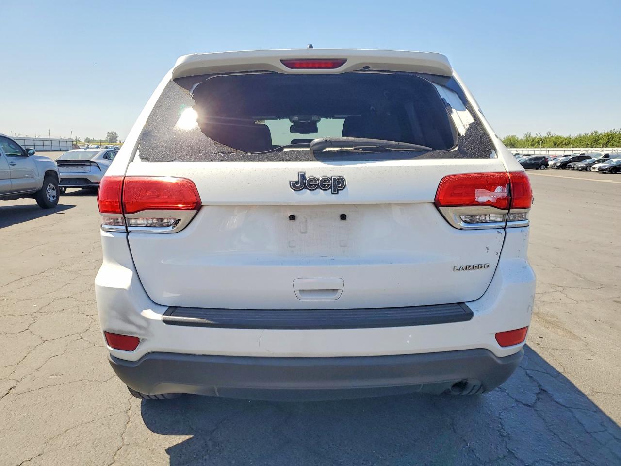 2015 Jeep Grand Cherokee Laredo Белый vin: 1C4RJEAGXFC822809
