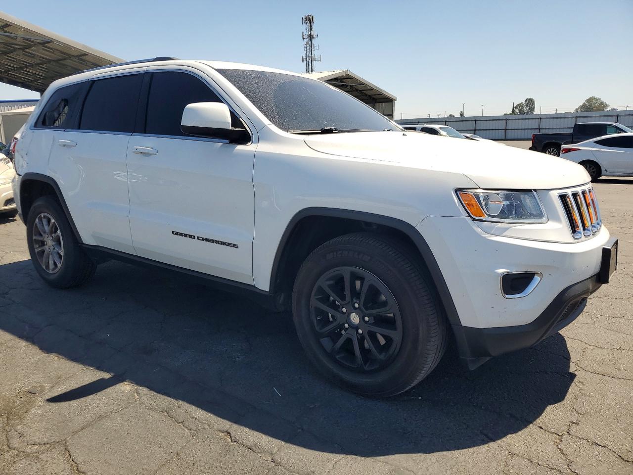 2015 Jeep Grand Cherokee Laredo Белый vin: 1C4RJEAGXFC822809