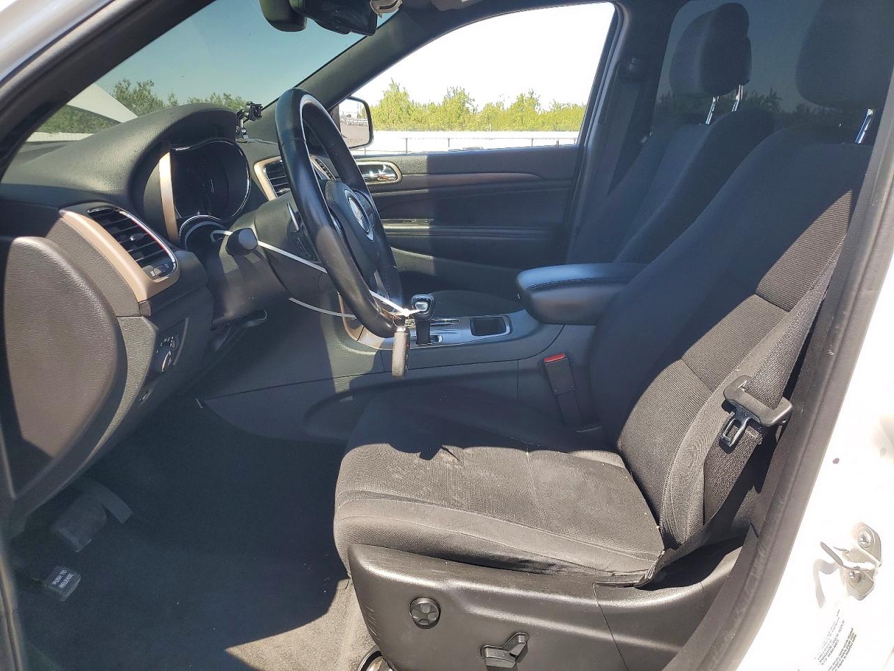 2015 Jeep Grand Cherokee Laredo Белый vin: 1C4RJEAGXFC822809