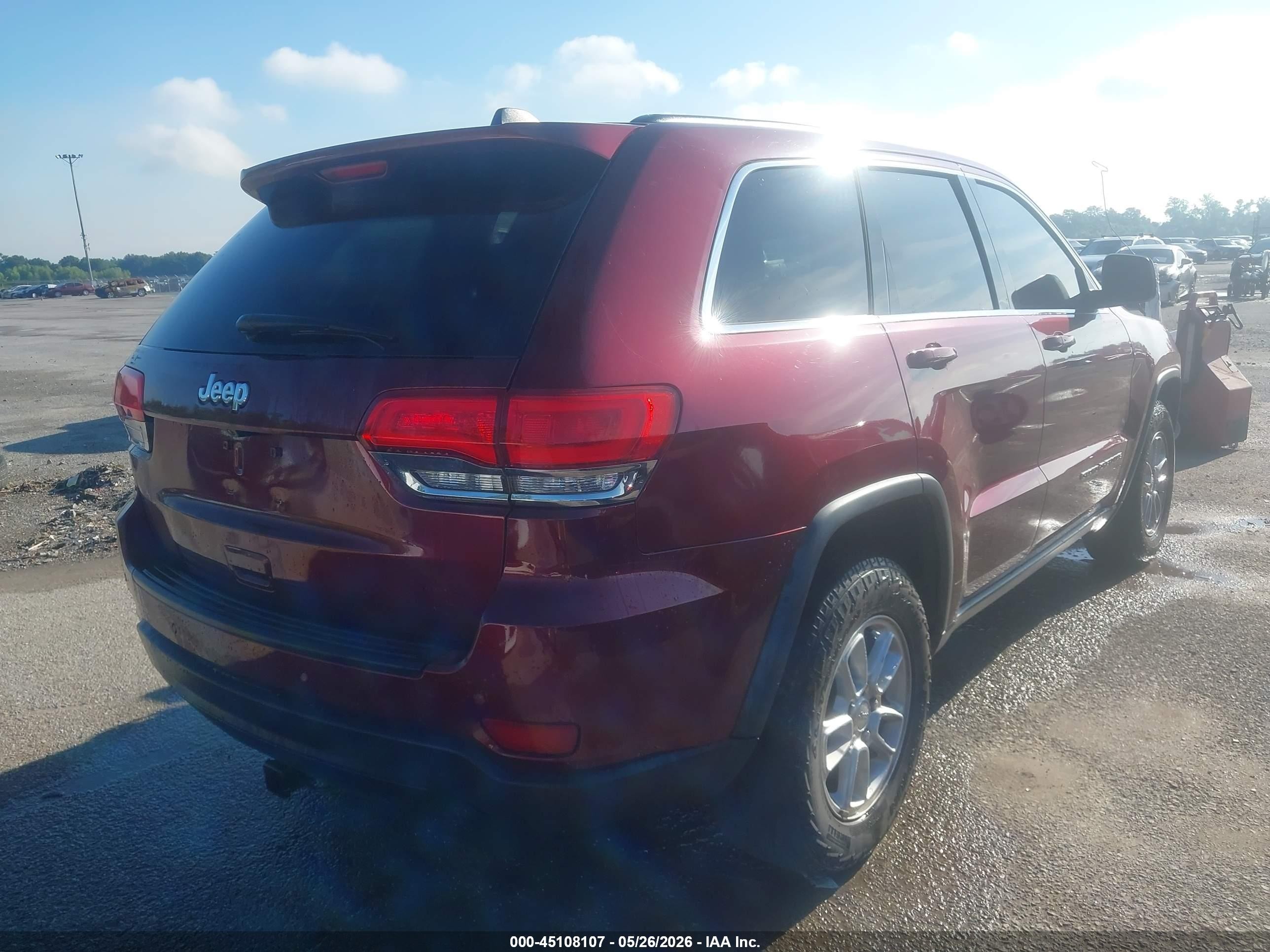 2018 Jeep Grand Cherokee Laredo 4x2 Red vin: 1C4RJEAGXJC300514