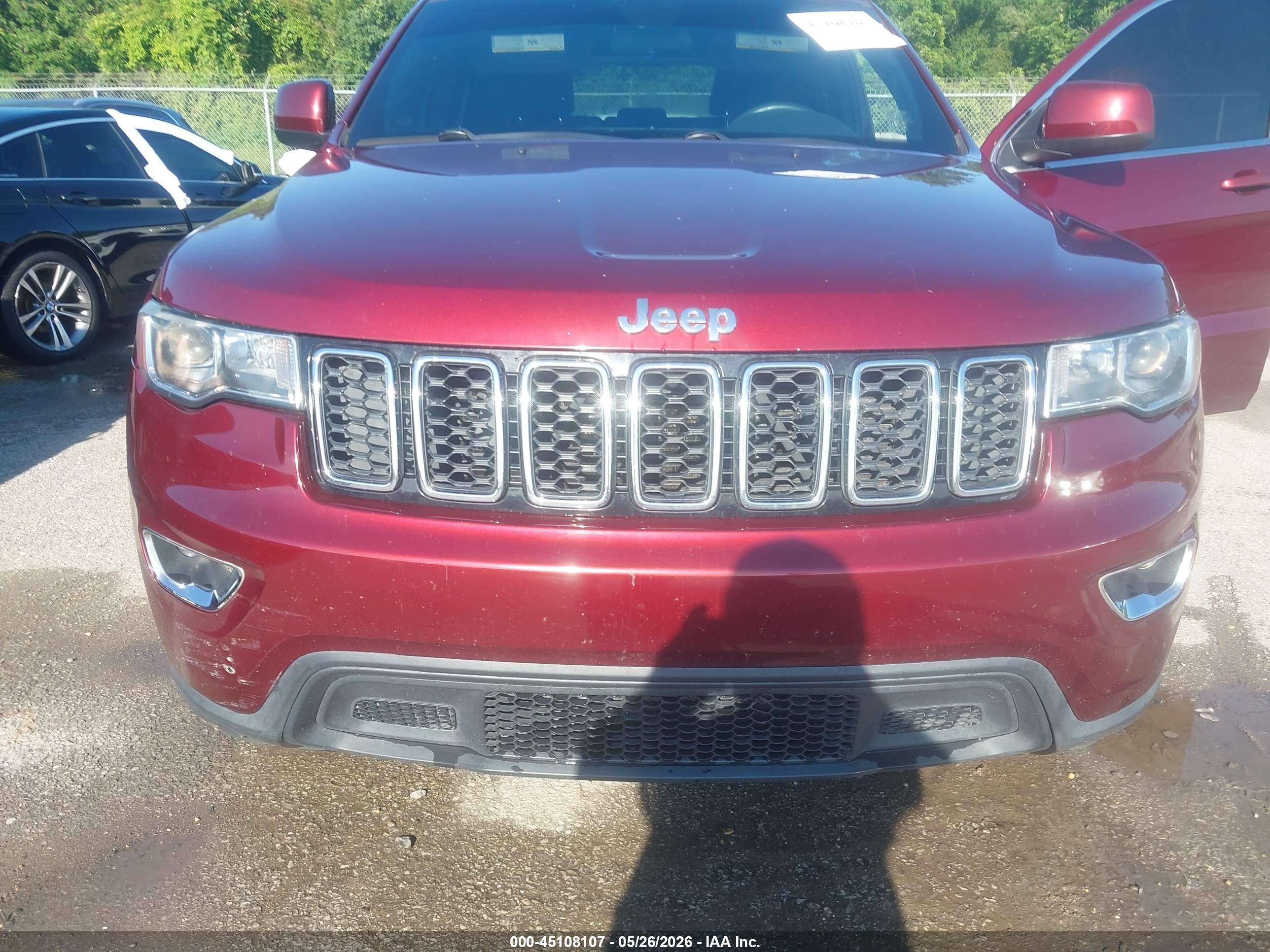 2018 Jeep Grand Cherokee Laredo 4x2 Red vin: 1C4RJEAGXJC300514