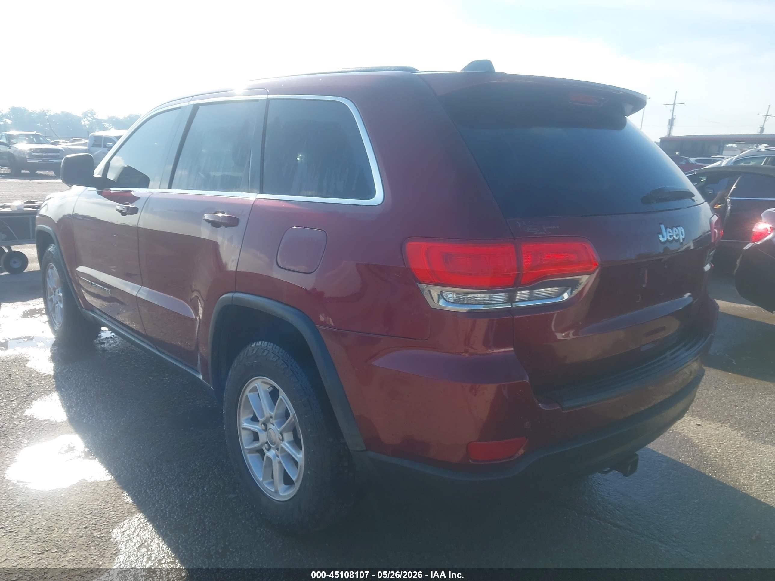 2018 Jeep Grand Cherokee Laredo 4x2 Red vin: 1C4RJEAGXJC300514