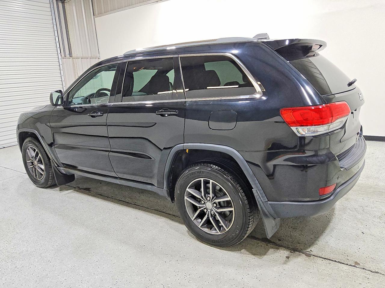 2018 Jeep Grand Cherokee Laredo Black vin: 1C4RJEAGXJC481484