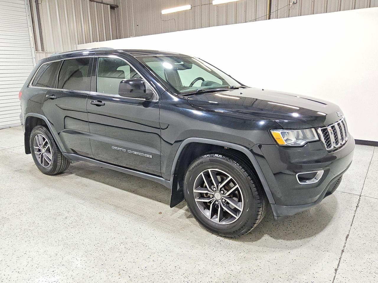 2018 Jeep Grand Cherokee Laredo Black vin: 1C4RJEAGXJC481484