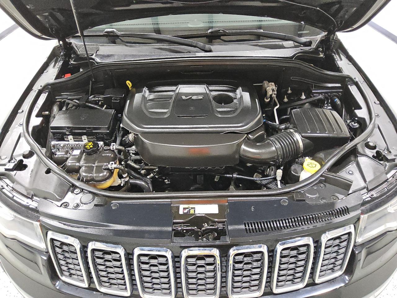 2018 Jeep Grand Cherokee Laredo Black vin: 1C4RJEAGXJC481484 Damage: Fluid Level Coolant, Low Fluid, Unacceptable