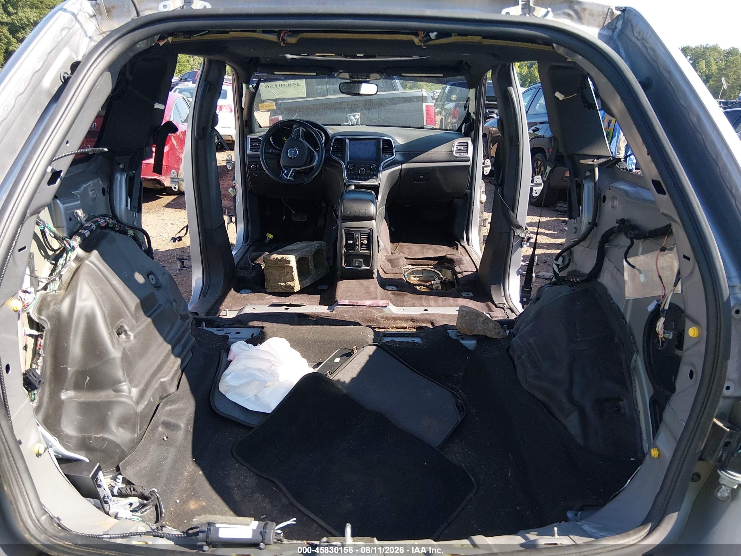 2018 Jeep Grand Cherokee Altitude 4x2 Silver vin: 1C4RJEAGXJC485230