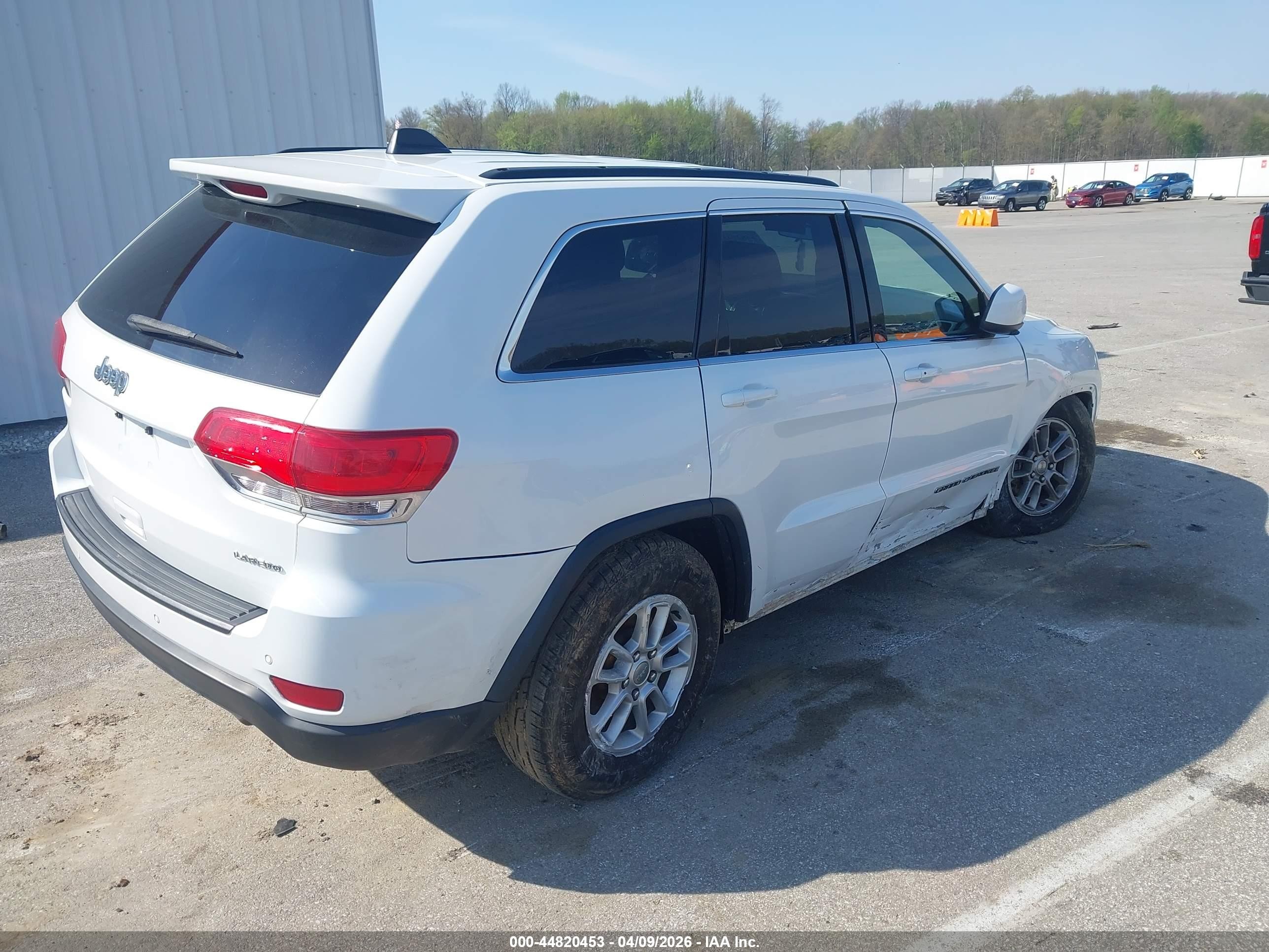 2019 Jeep Grand Cherokee Laredo 4x2 Белый vin: 1C4RJEAGXKC530734