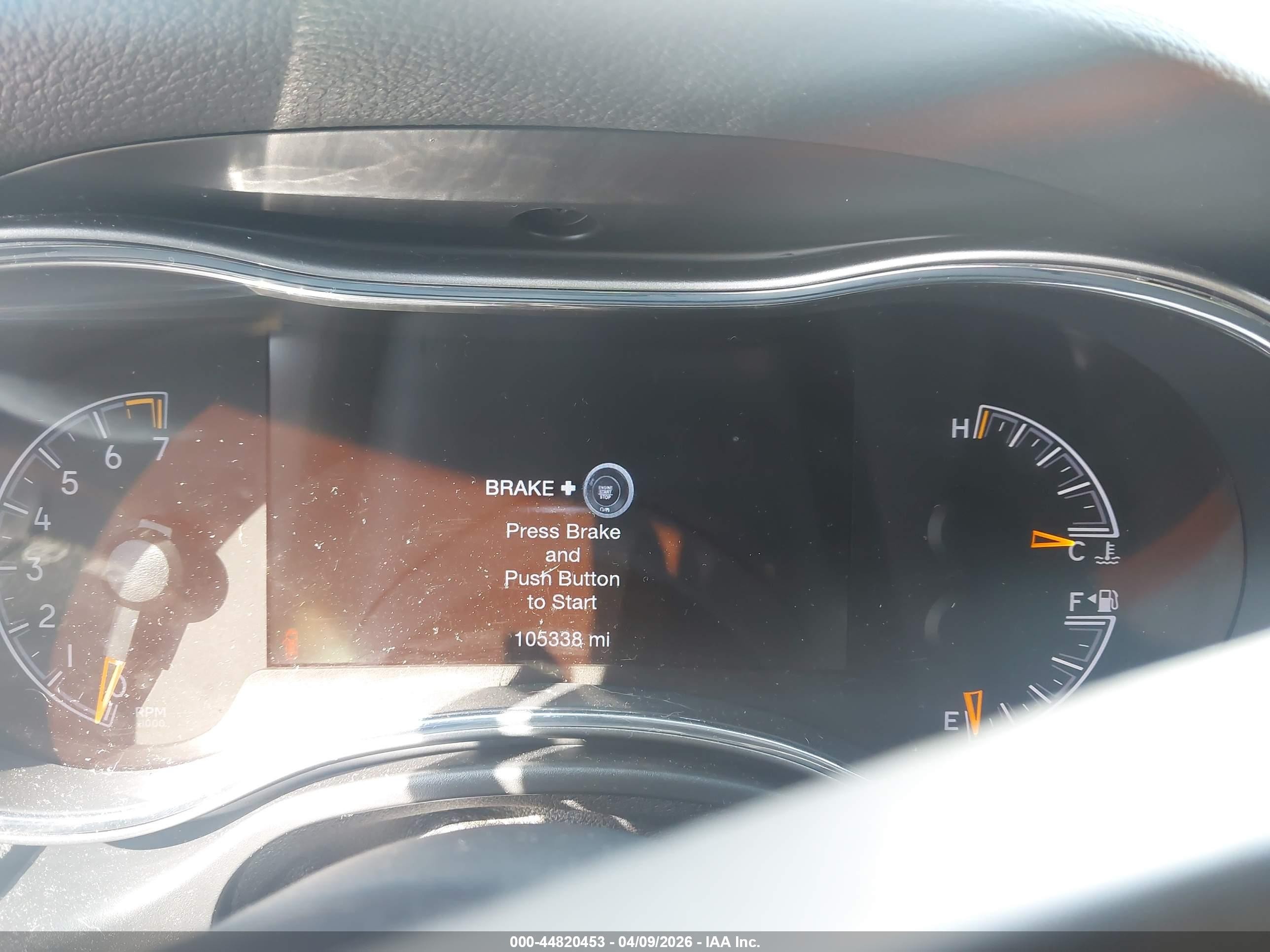 2019 Jeep Grand Cherokee Laredo 4x2 Белый vin: 1C4RJEAGXKC530734