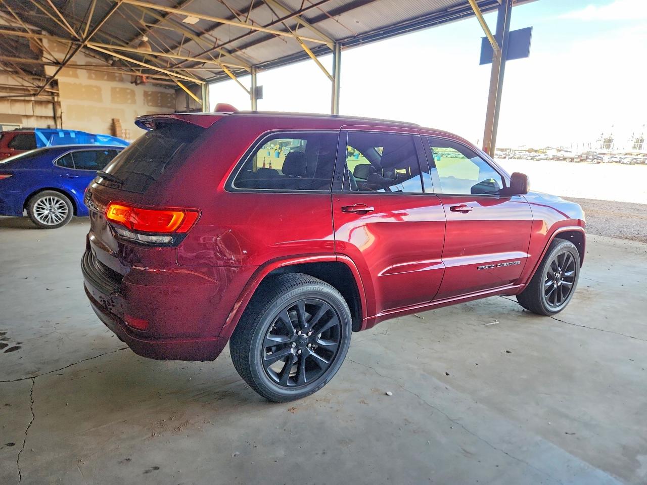 2019 Jeep Grand Cherokee Laredo Burgundy vin: 1C4RJEAGXKC572675