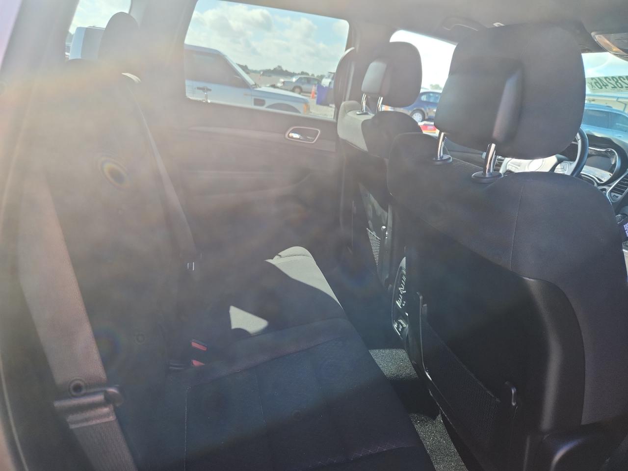 2021 Jeep Grand Cherokee Laredo Silver vin: 1C4RJEAGXMC784639