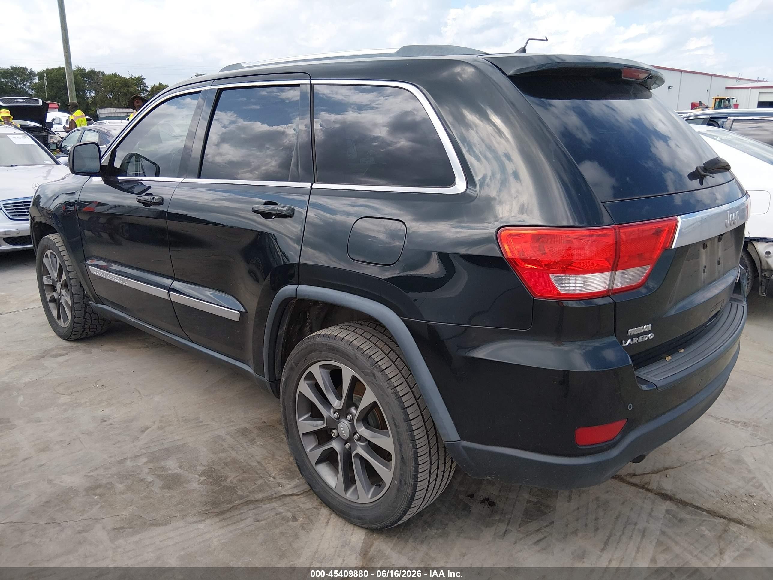 2013 Jeep Grand Cherokee Laredo Black vin: 1C4RJEAT0DC650932