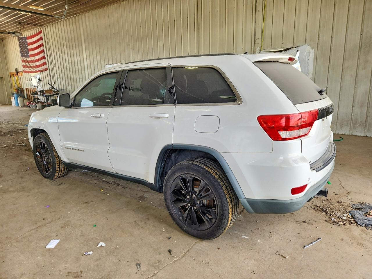 2013 Jeep Grand Cherokee Laredo Белый vin: 1C4RJEAT6DC596925