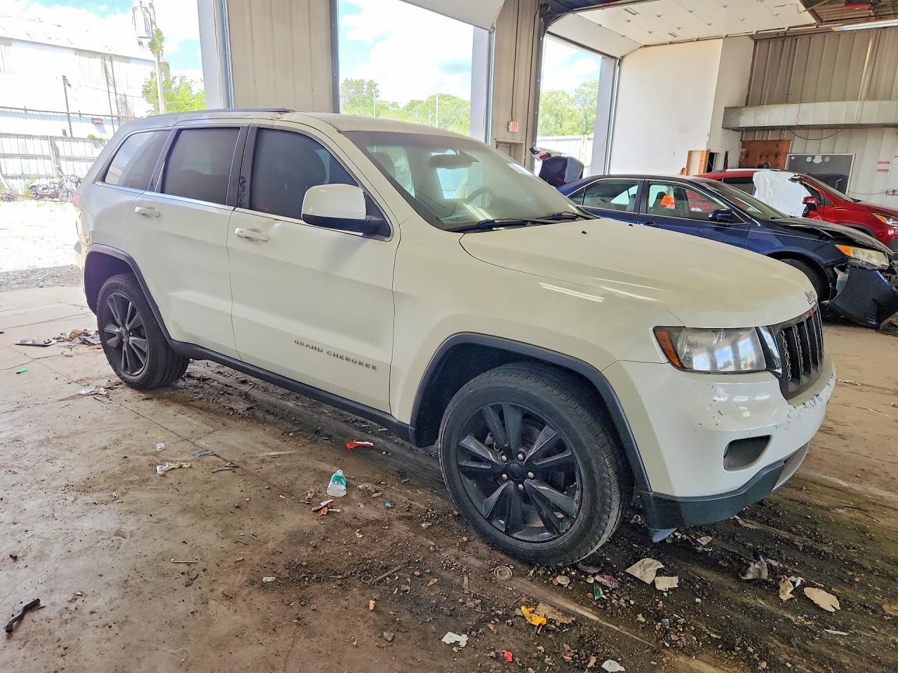 2013 Jeep Grand Cherokee Laredo Белый vin: 1C4RJEAT6DC596925