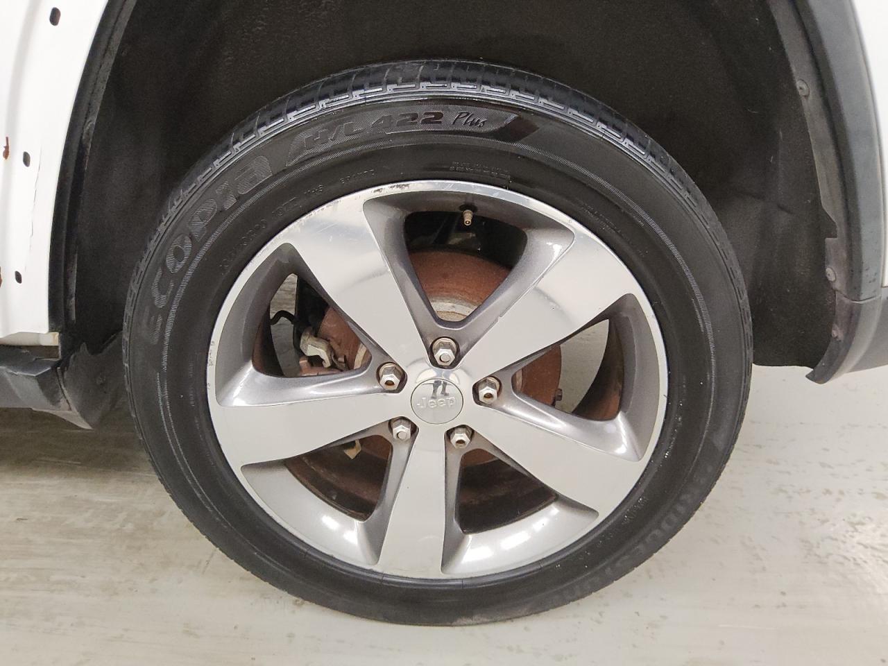 2015 Jeep Grand Cherokee Limited White vin: 1C4RJEBG0FC780181 Damage: Left Rear Wheel, Chipped, 3