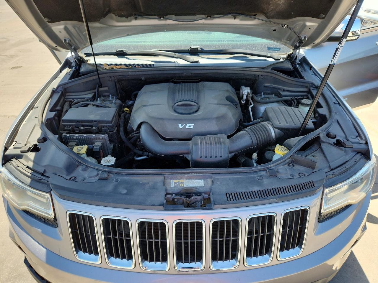 2015 Jeep Grand Cherokee Limited Silver vin: 1C4RJEBG0FC868034