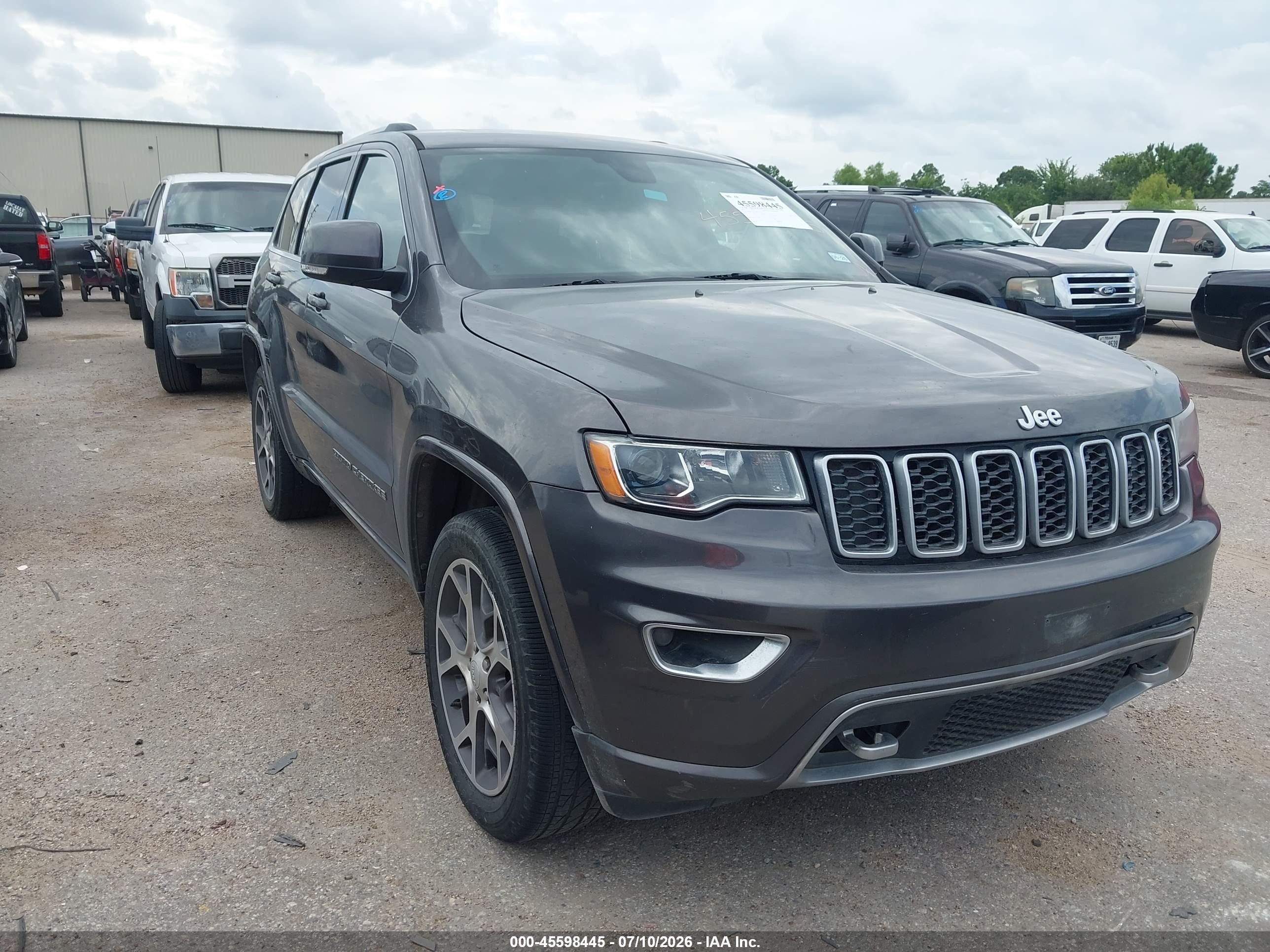 2018 Jeep Grand Cherokee Sterling Edition 4x2 Серый vin: 1C4RJEBG1JC281334