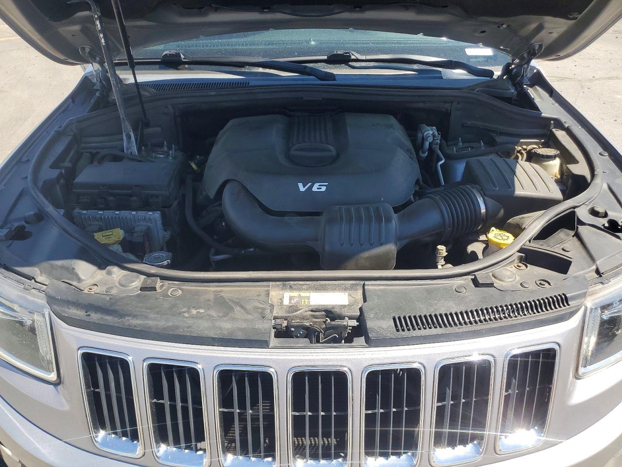 2015 Jeep Grand Cherokee Limited Silver vin: 1C4RJEBG2FC872439