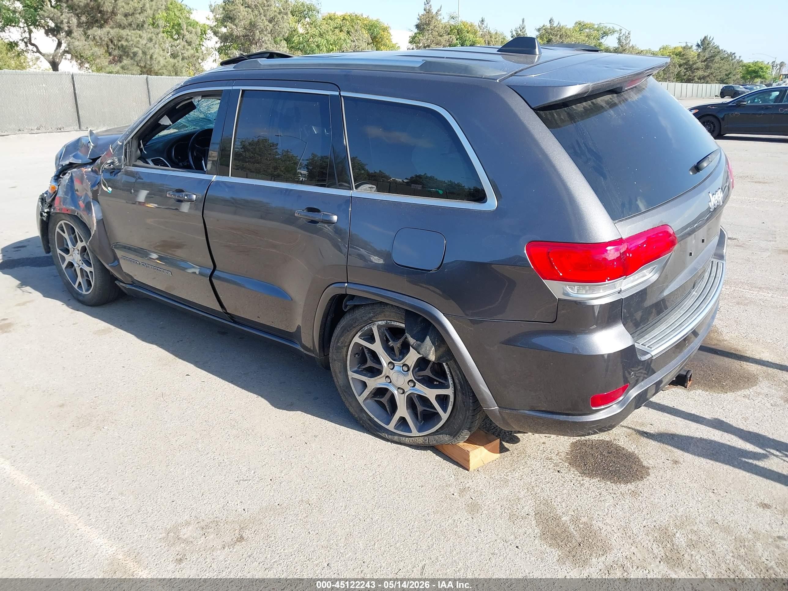 2018 Jeep Grand Cherokee Sterling Edition 4x2 Gray vin: 1C4RJEBG3JC109628