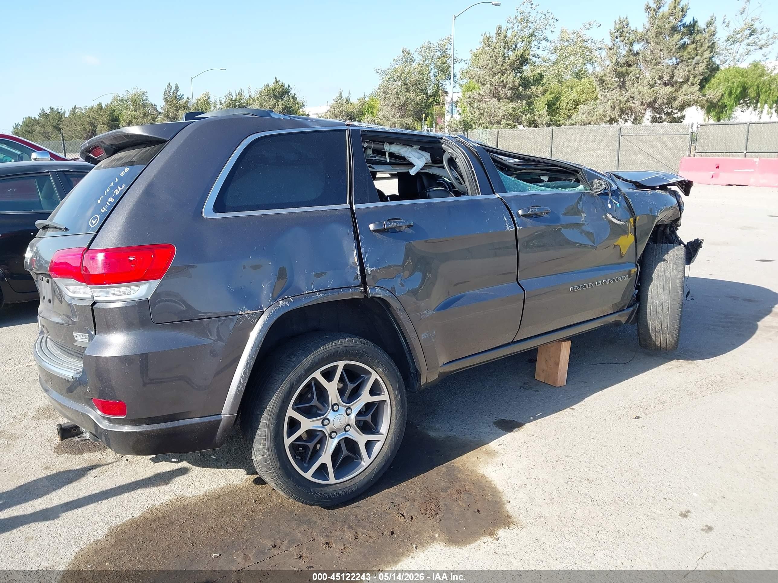 2018 Jeep Grand Cherokee Sterling Edition 4x2 Gray vin: 1C4RJEBG3JC109628