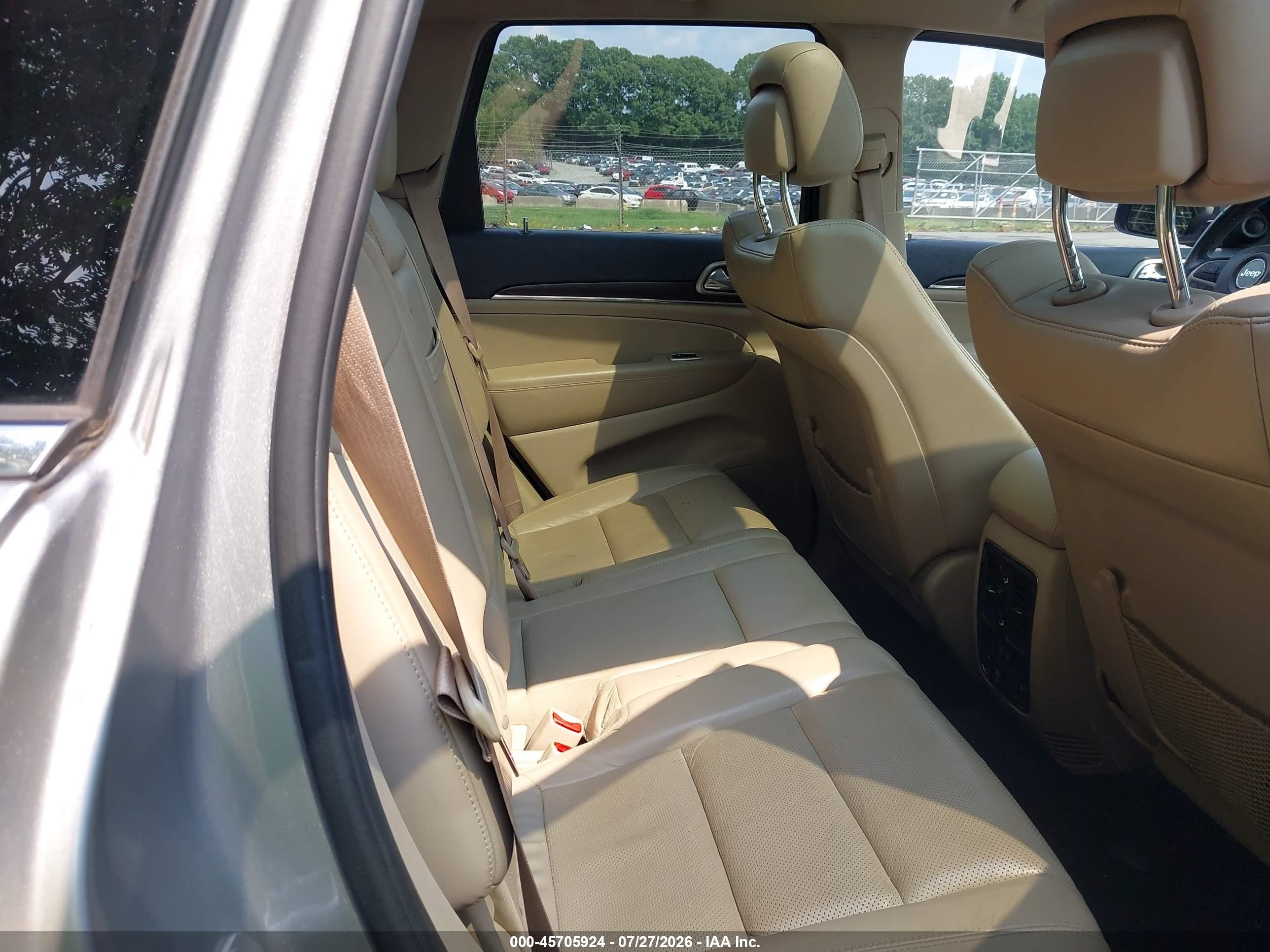 2015 Jeep Grand Cherokee Limited Silver vin: 1C4RJEBG6FC614084