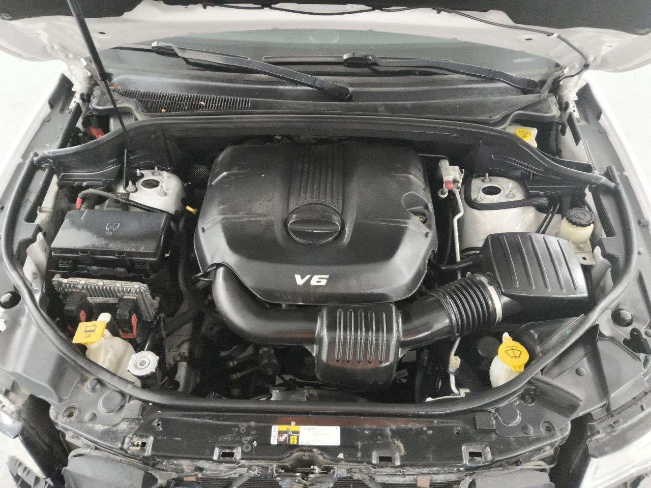 2015 Jeep Grand Cherokee Limited Белый vin: 1C4RJEBG7FC125922 Damage: Oil, Low Fluid, Unacceptable