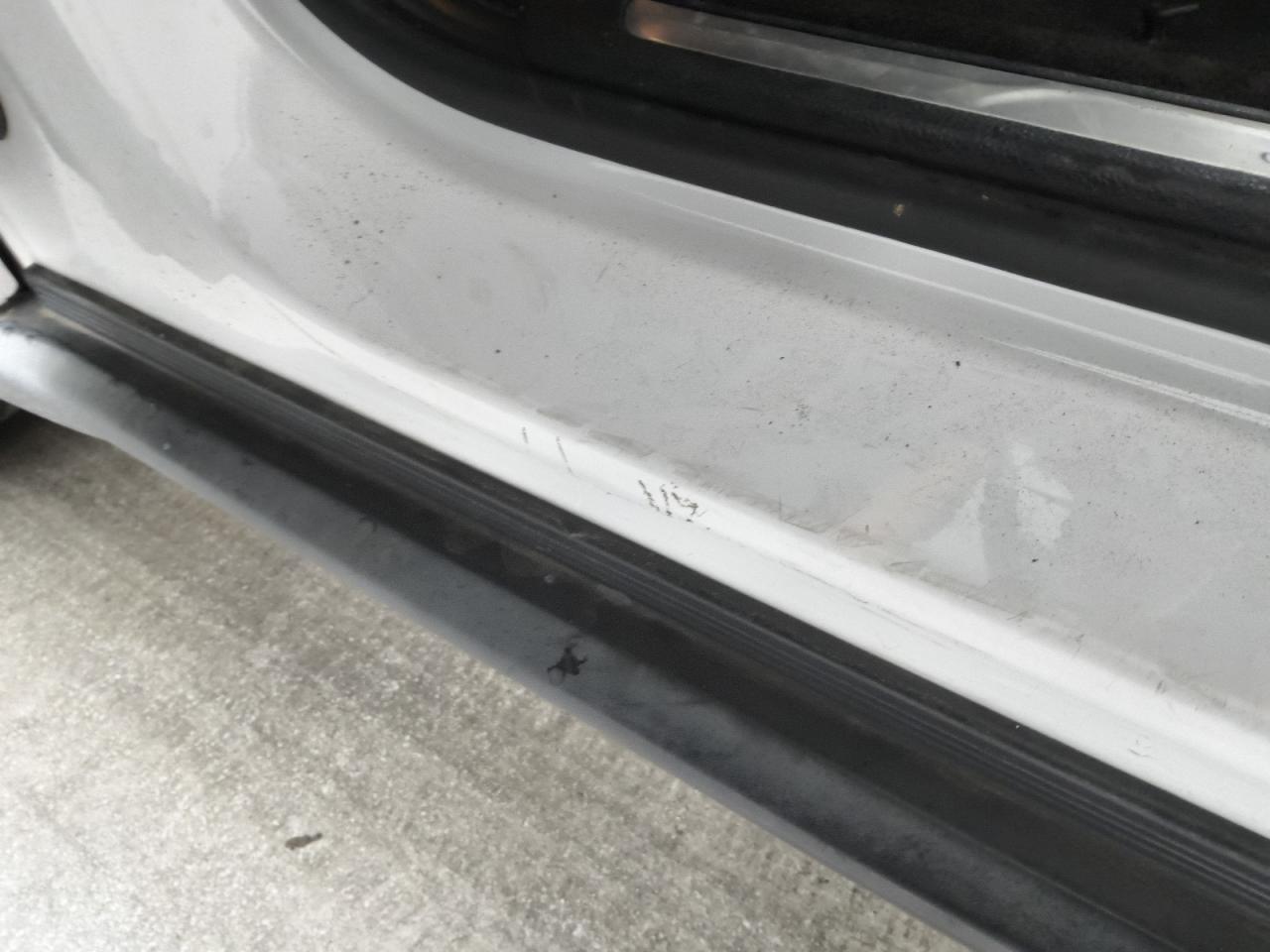 2015 Jeep Grand Cherokee Limited Белый vin: 1C4RJEBG7FC125922 Damage: Left Rocker Panel, Dent(S) W/ Paint Dmg, 1 To 2 Inches