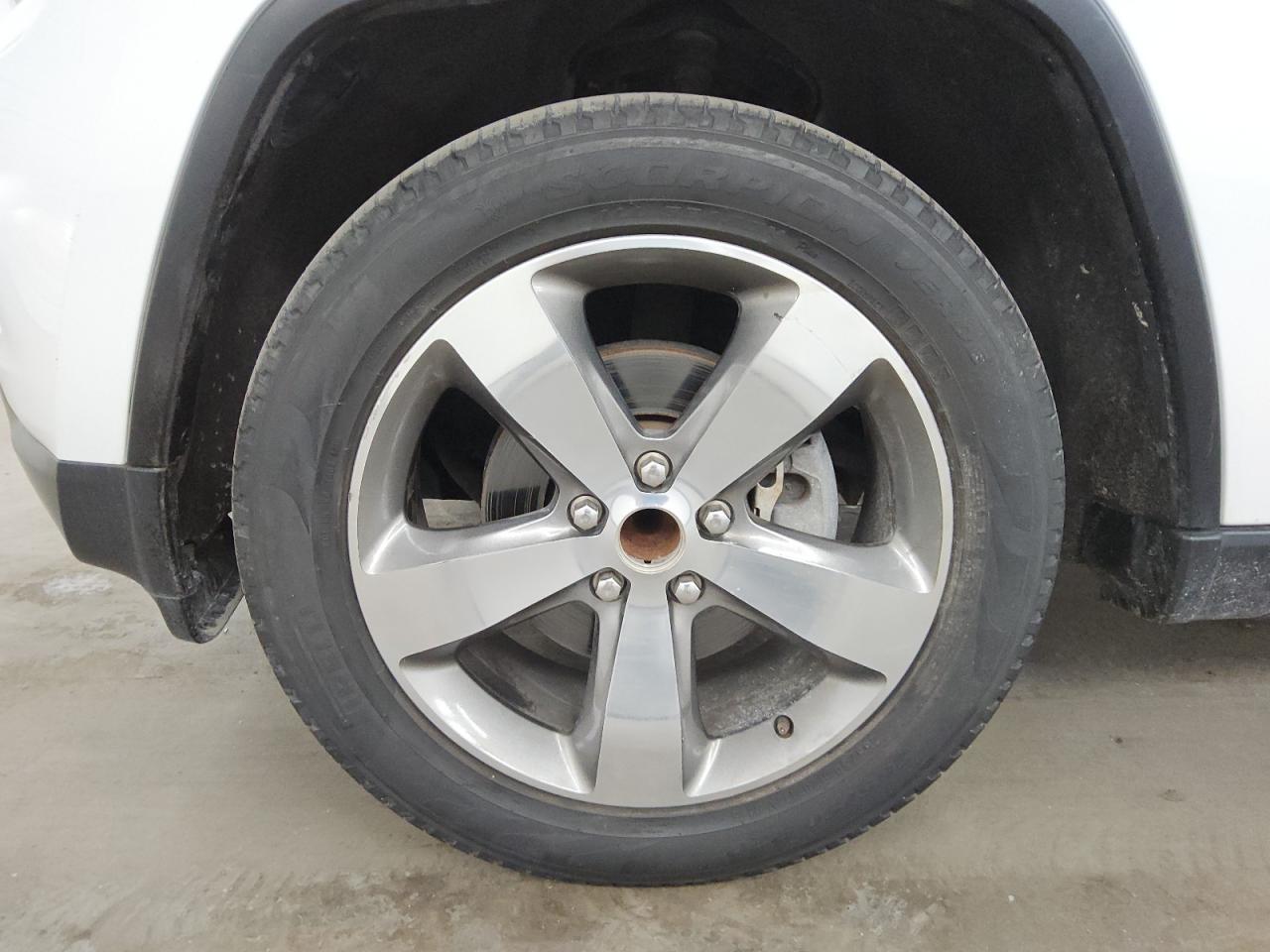 2014 Jeep Grand Cherokee Limited White vin: 1C4RJEBG8EC276542 Damage: Left Front Center Cap, Missing, Replacement Required
