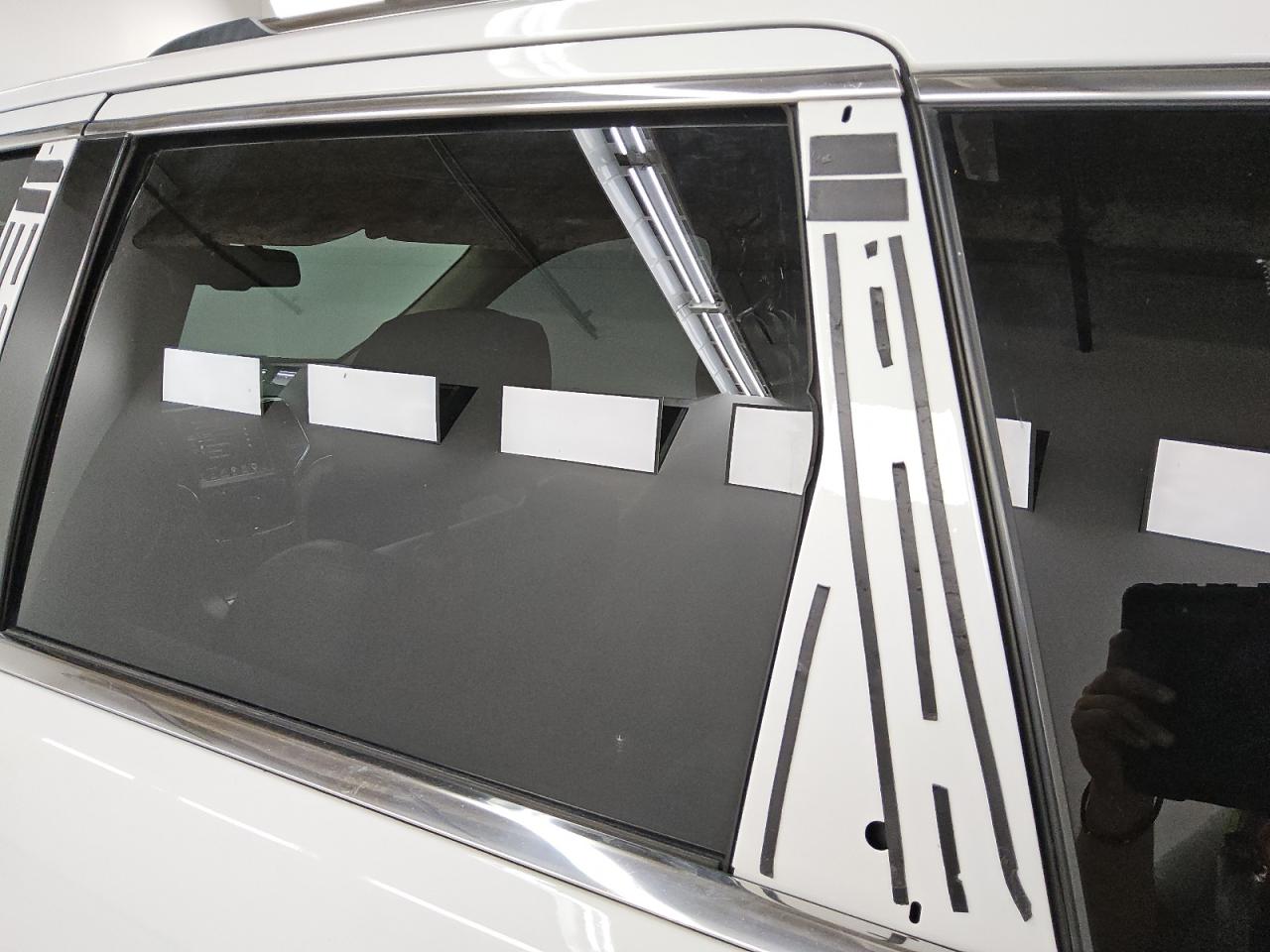 2014 Jeep Grand Cherokee Limited White vin: 1C4RJEBG8EC276542 Damage: Left Rear Door Applique, Broken, Replacement Required