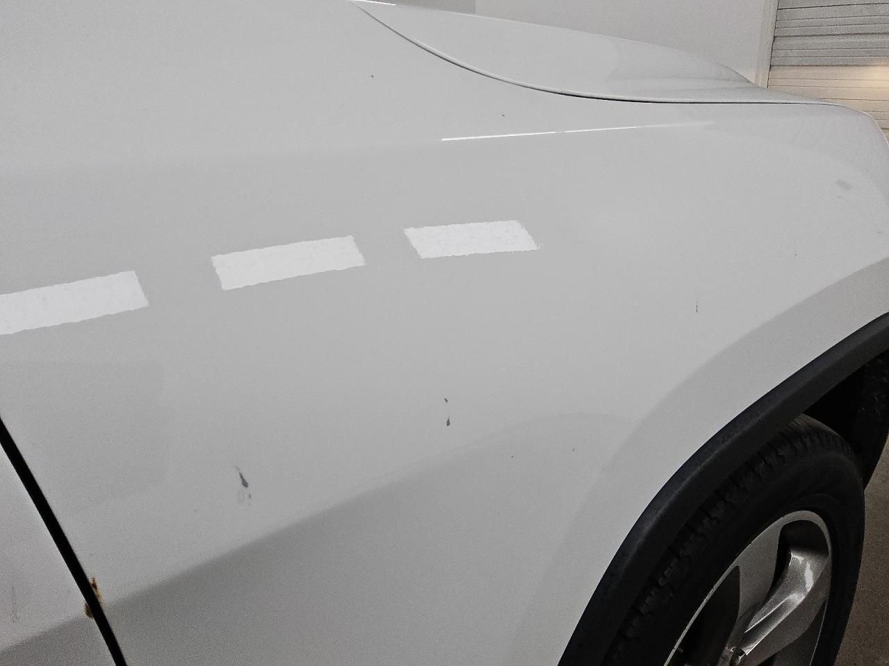 2014 Jeep Grand Cherokee Limited White vin: 1C4RJEBG8EC276542 Damage: Right Front Fender, Dent(S) W/ Paint Dmg, 3 To 4 Inches