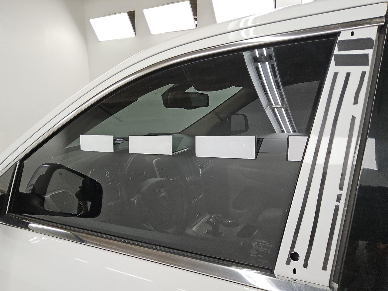 2014 Jeep Grand Cherokee Limited White vin: 1C4RJEBG8EC276542 Damage: Left Front Door Applique, Broken, Replacement Required