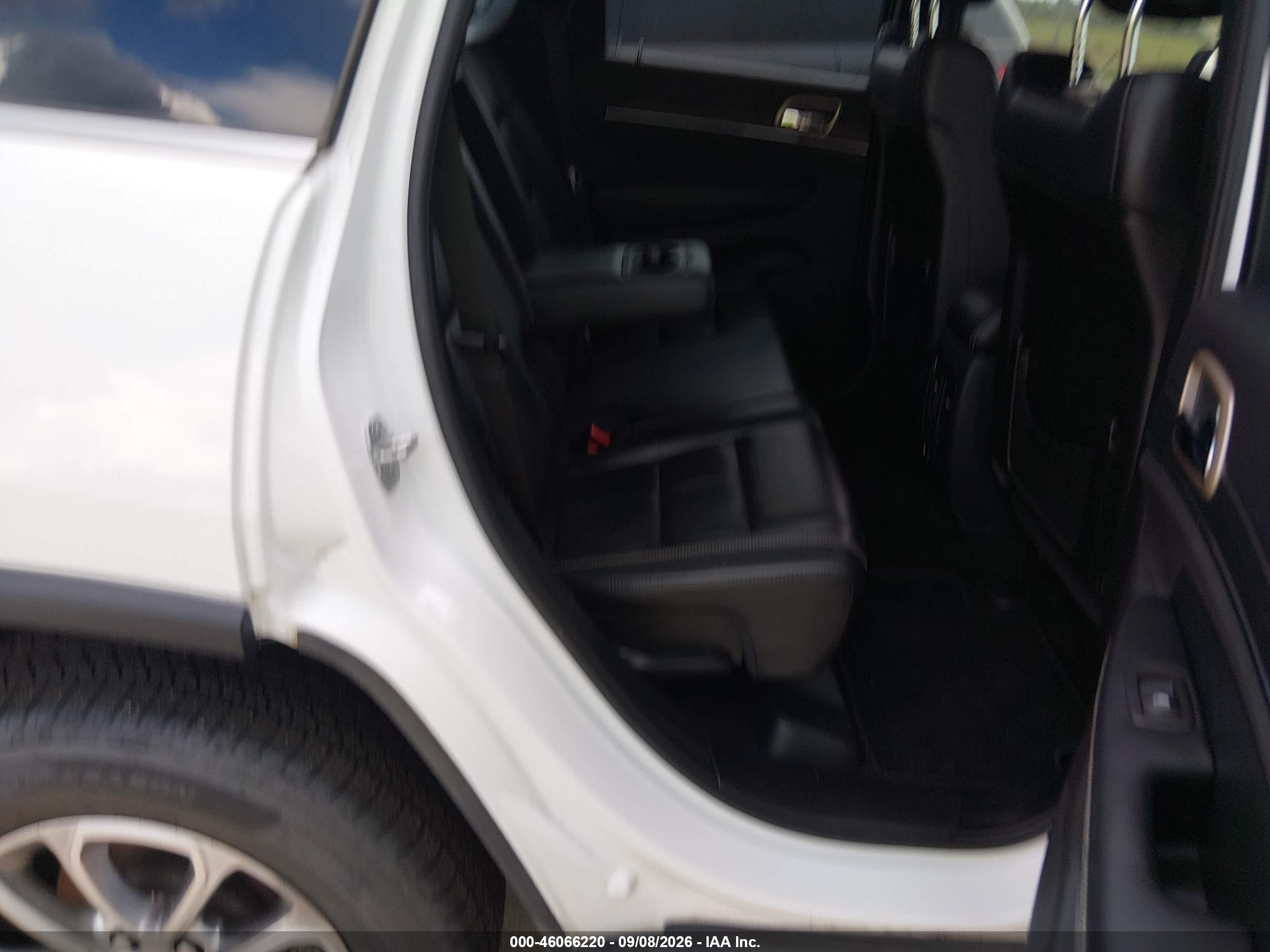 2015 Jeep Grand Cherokee Limited White vin: 1C4RJEBG8FC118817