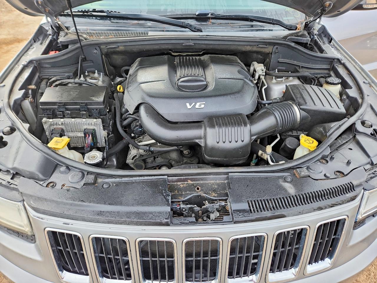 2015 Jeep Grand Cherokee Limited Silver vin: 1C4RJEBG8FC668132