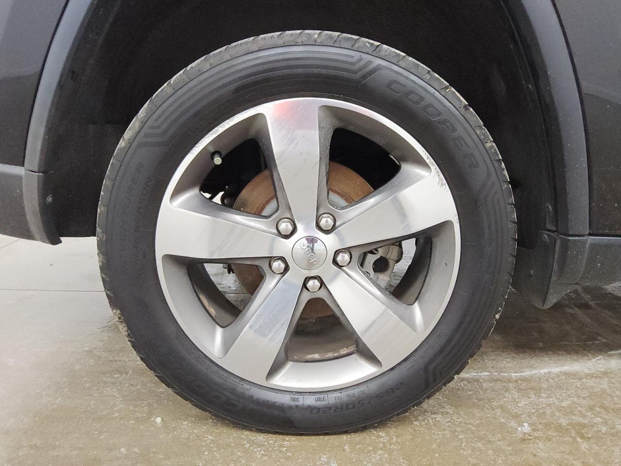 2015 Jeep Grand Cherokee Limited Черный vin: 1C4RJEBG8FC841504 Damage: Right Rear Wheel, Curb Rash, 7 To 8 Inches