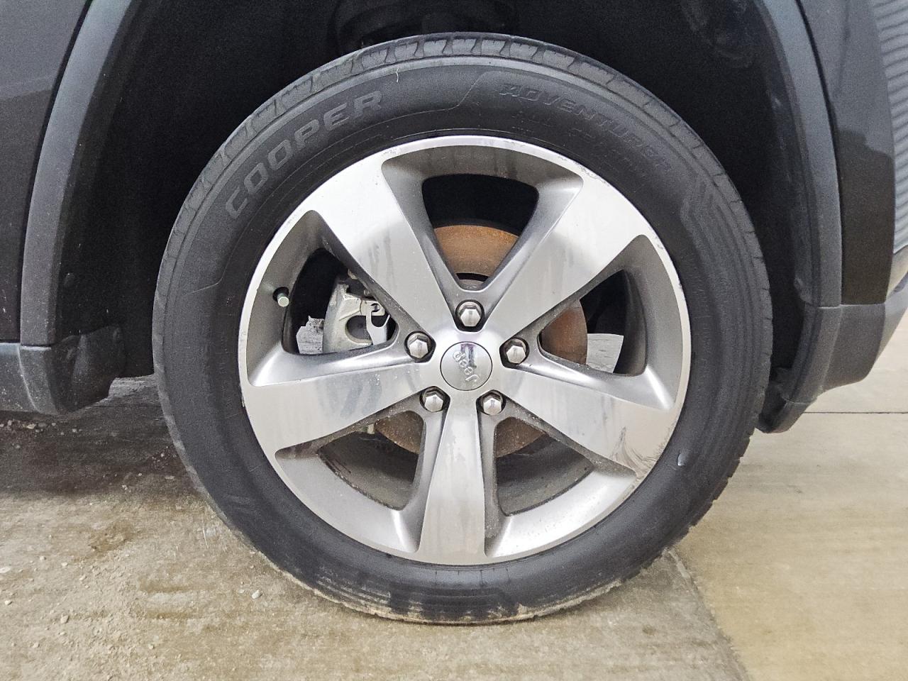 2015 Jeep Grand Cherokee Limited Черный vin: 1C4RJEBG8FC841504 Damage: Right Front Wheel, Curb Rash, 9 To 10 Inches
